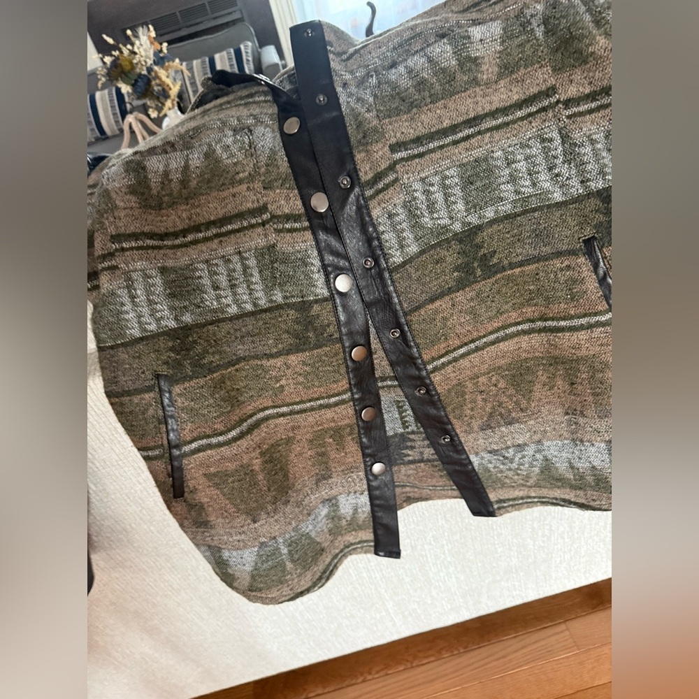 Women's BKE Patterned Jacket - Green and Brown - Picture 4 of 8